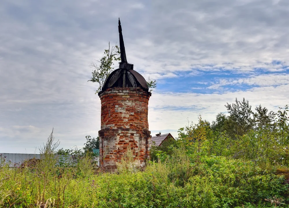 Угловая башня ограды (две) (Горицы)