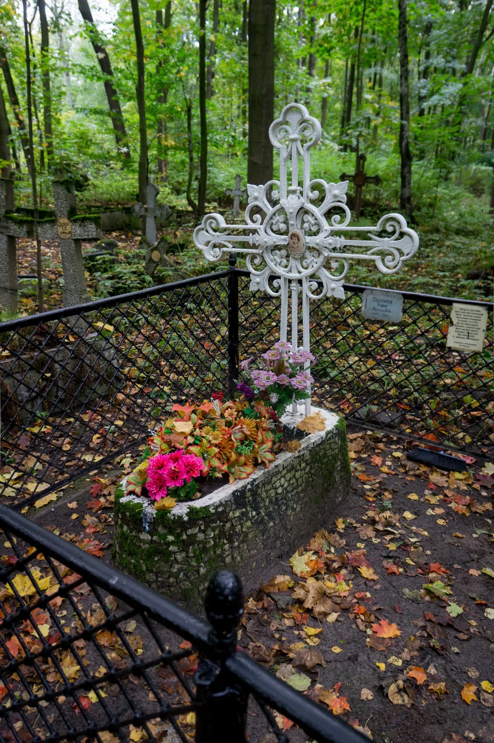 Могила Л.А. Чарской (1875-1937), писательницы