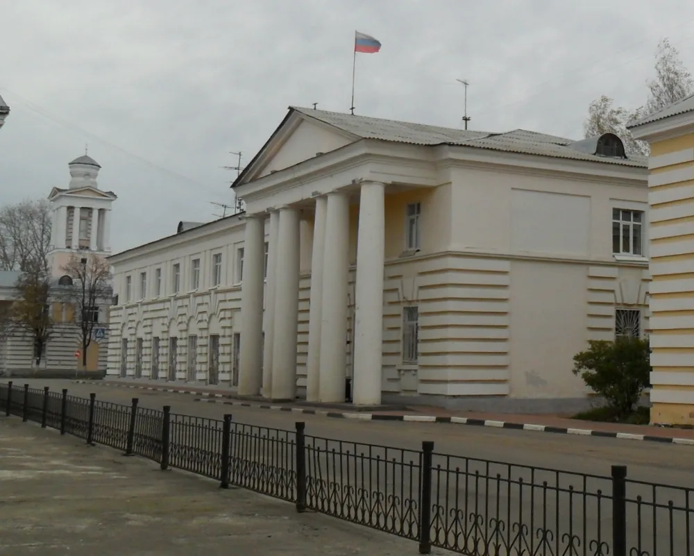 Здание городской администрации (правления Горьковской ГЭС) (Заволжье)
