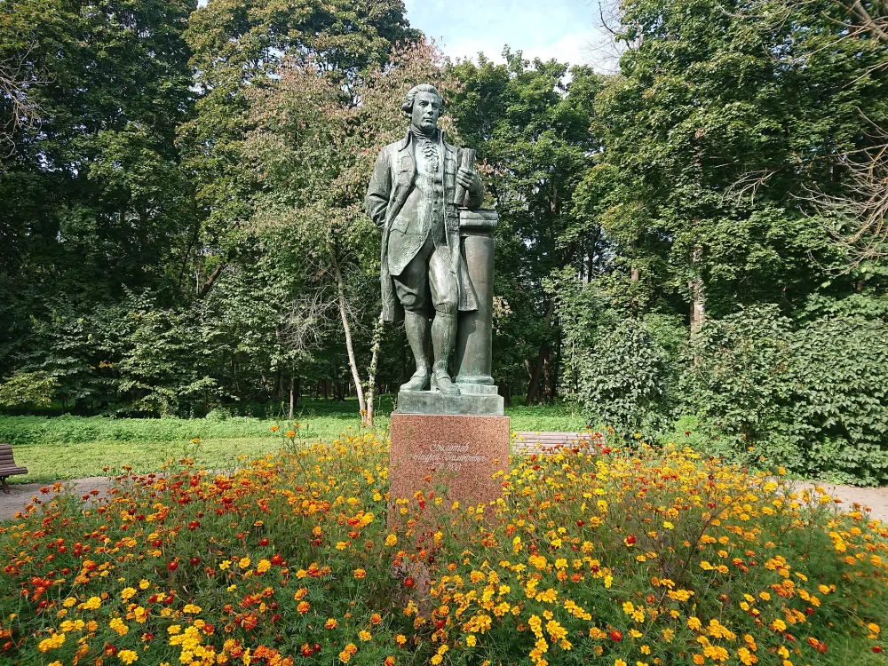 Памятник А.Т. Болотову (Богородицк)