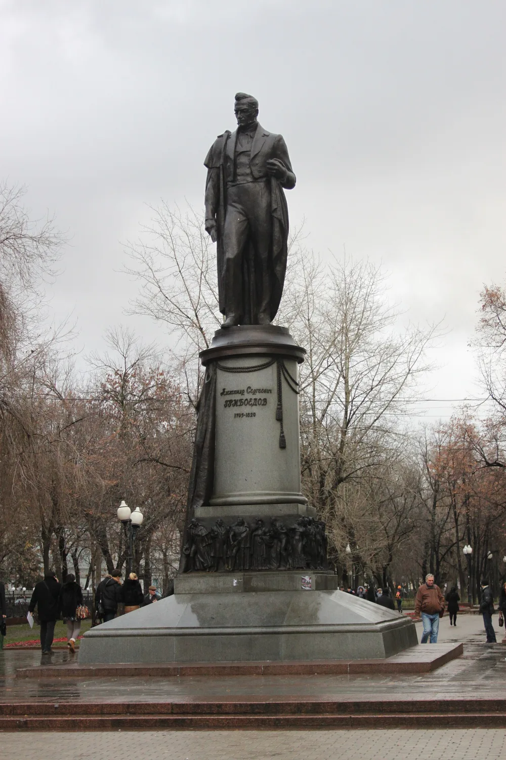 Памятник Грибоедову