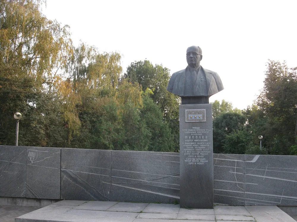 Бюст академика А. Н. Туполева (Кимры)
