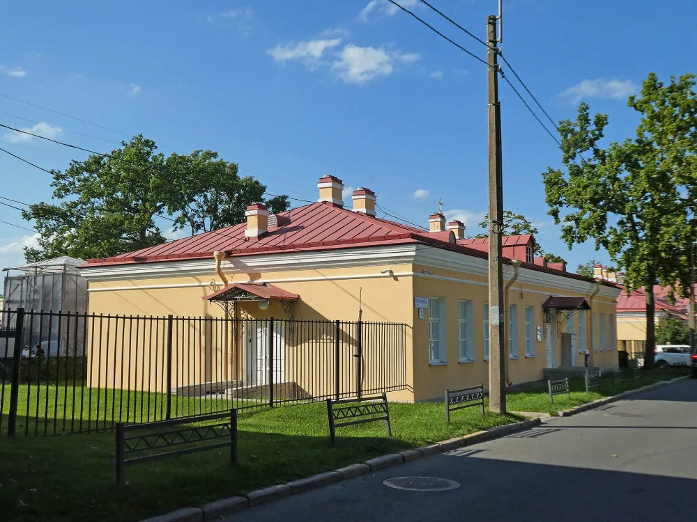 Кавалерские дома (Петергоф)