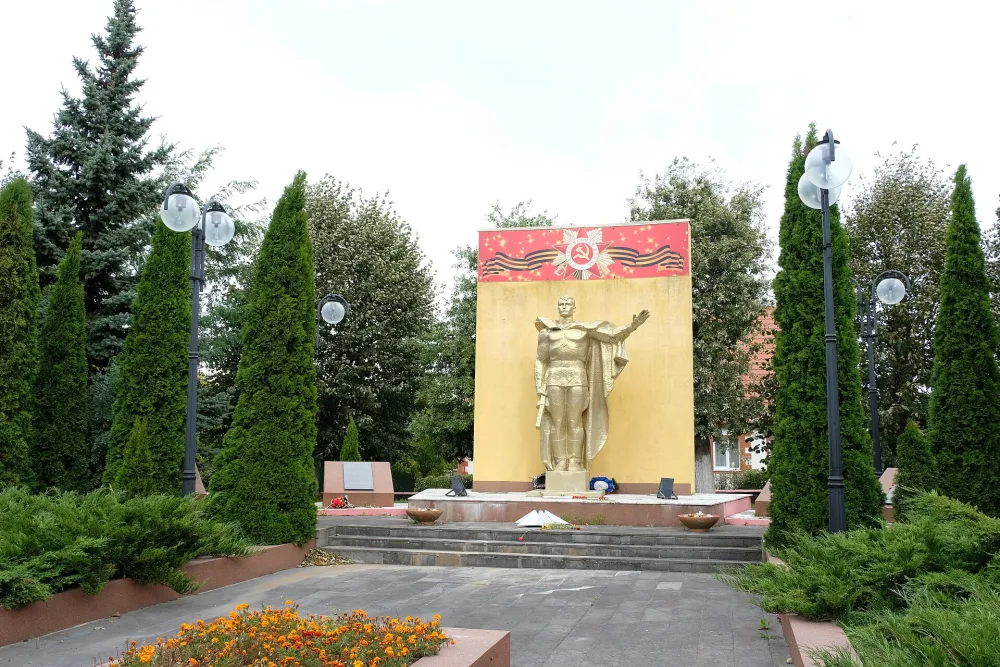 Братская могила советских воинов, погибших в боях с фашистами (Янтарный)