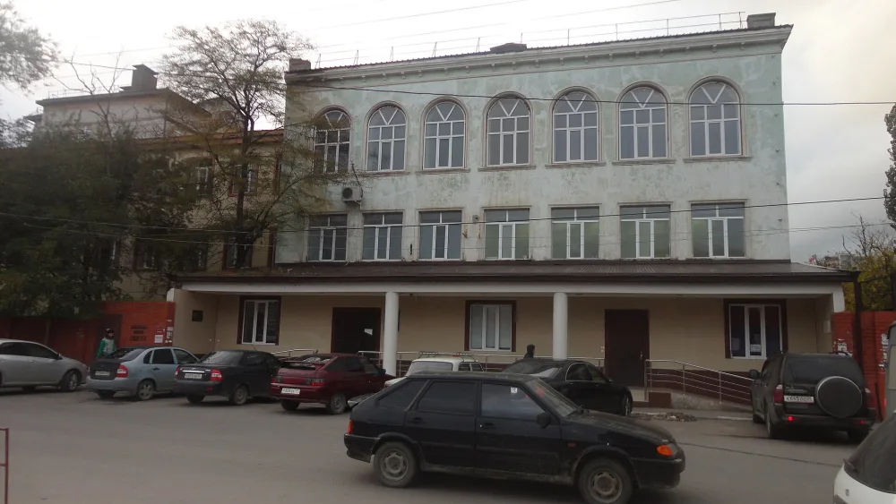 Здание горбольницы № 1, где размещался эвакогоспиталь 5061 (Махачкала)