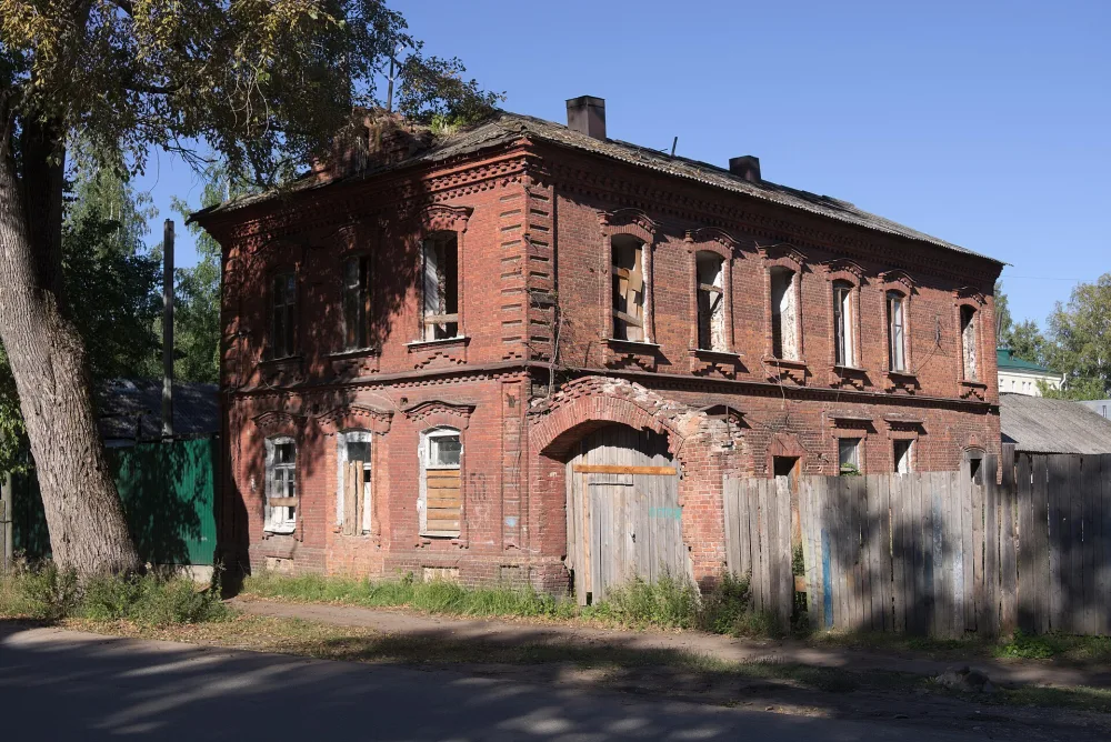 Жилой дом с воротами (Осташков)