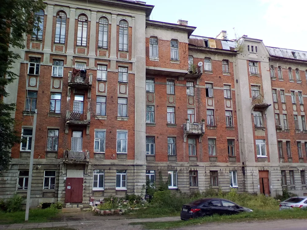 Жилой дом для технических служащих (Красный Профинтерн)