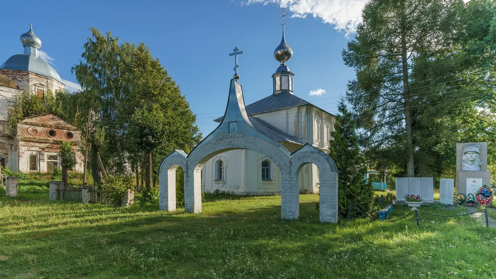 Ансамбль центральной площади села (Мыт)