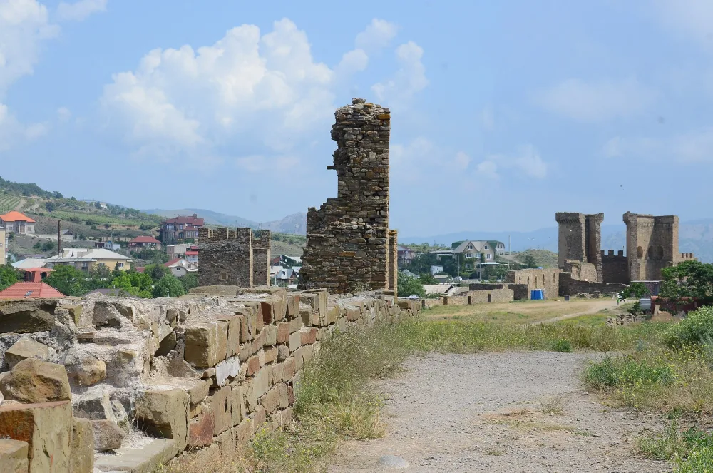 Curtain wall XIX of Genoese fortress (Sudak)