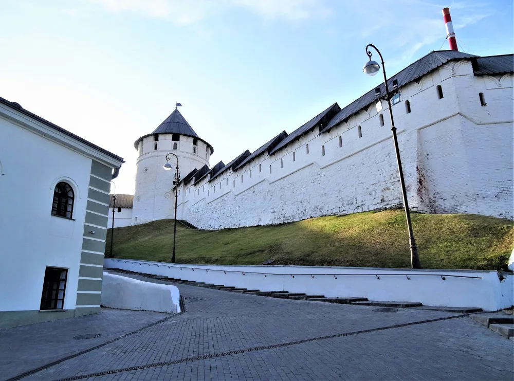 Прясло стены между Дмитровской башней и Консисторской башней (Казань)