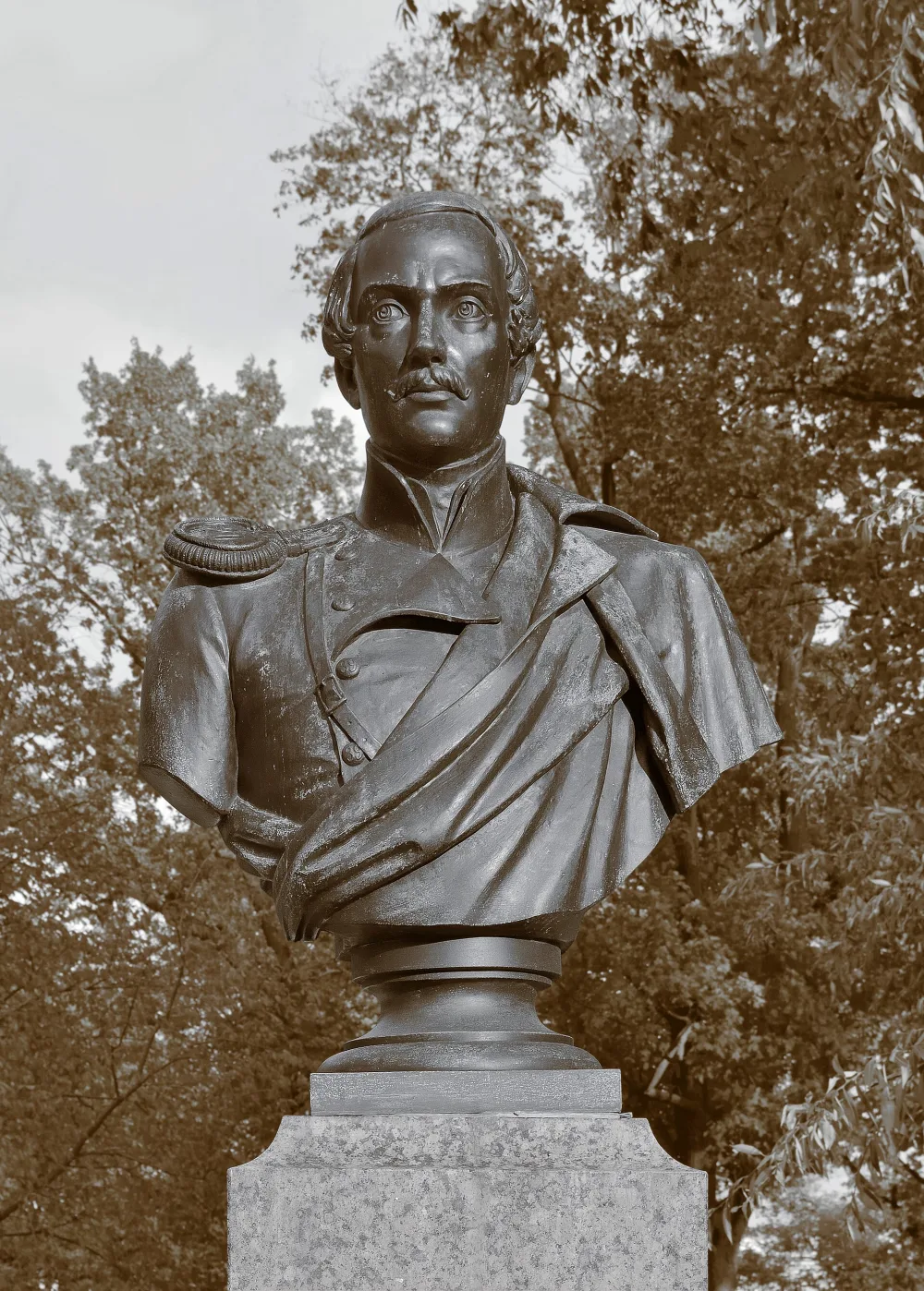 Памятник Лермонтову