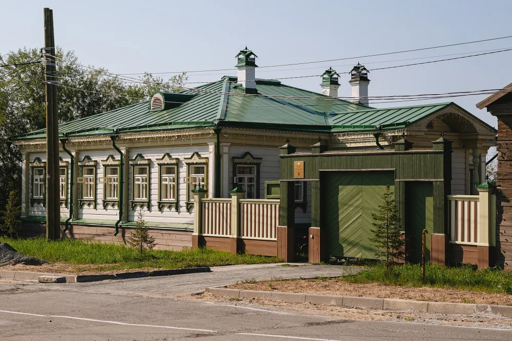 Комплекс городской усадьбы: жилой дом, ворота, амбар (Салехард)