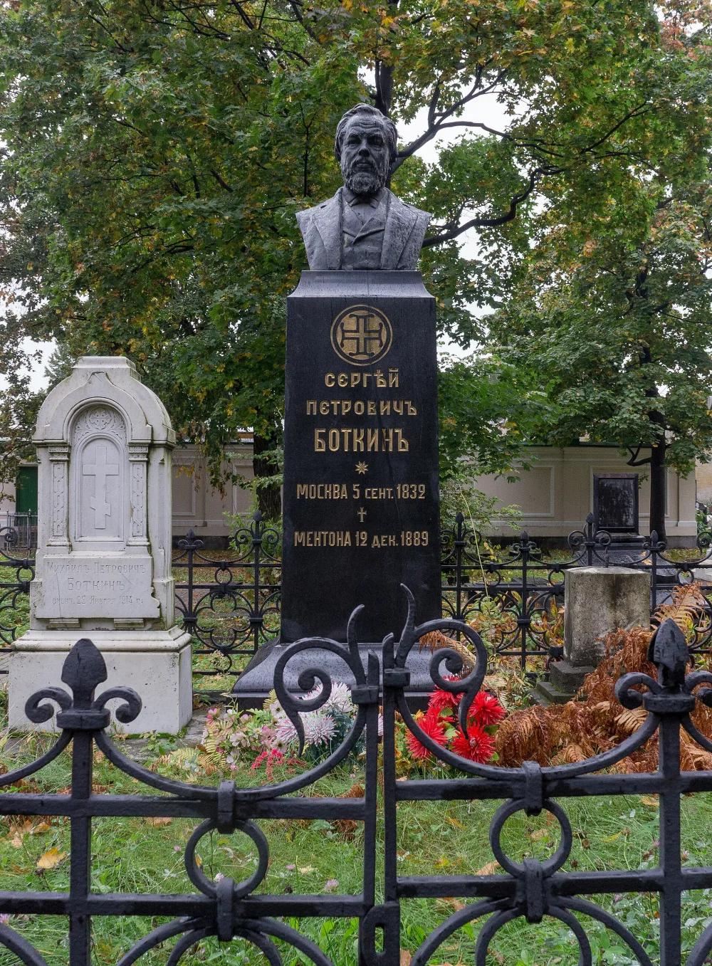 Могила М.П. Боткина (1838-1914), художника