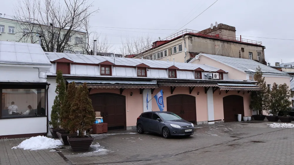 Новая Басманная улица 23а c5, Службы юго-западные