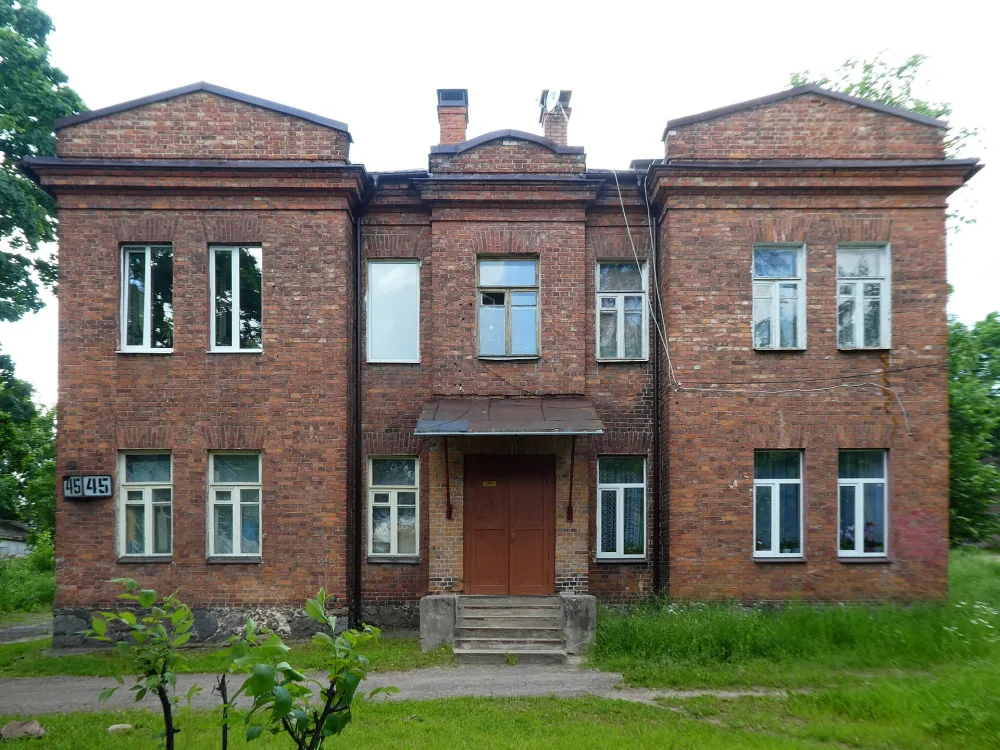 Дом служащих костела (Луга)