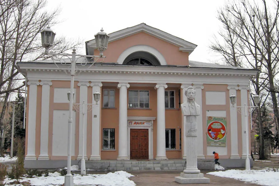Здание кукольного театра