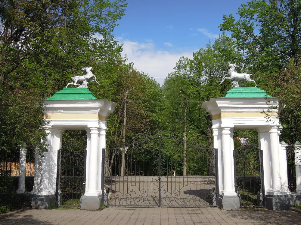 Ворота главного въезда (Валуево)