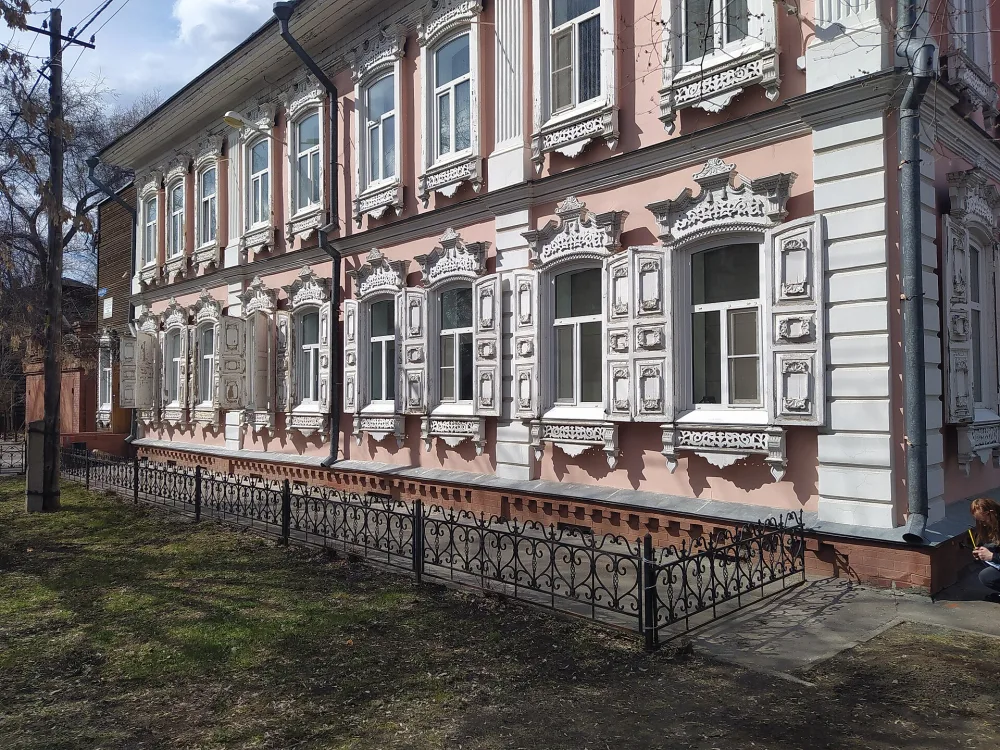 Жилой дом, образец застройки улицы (Омск)