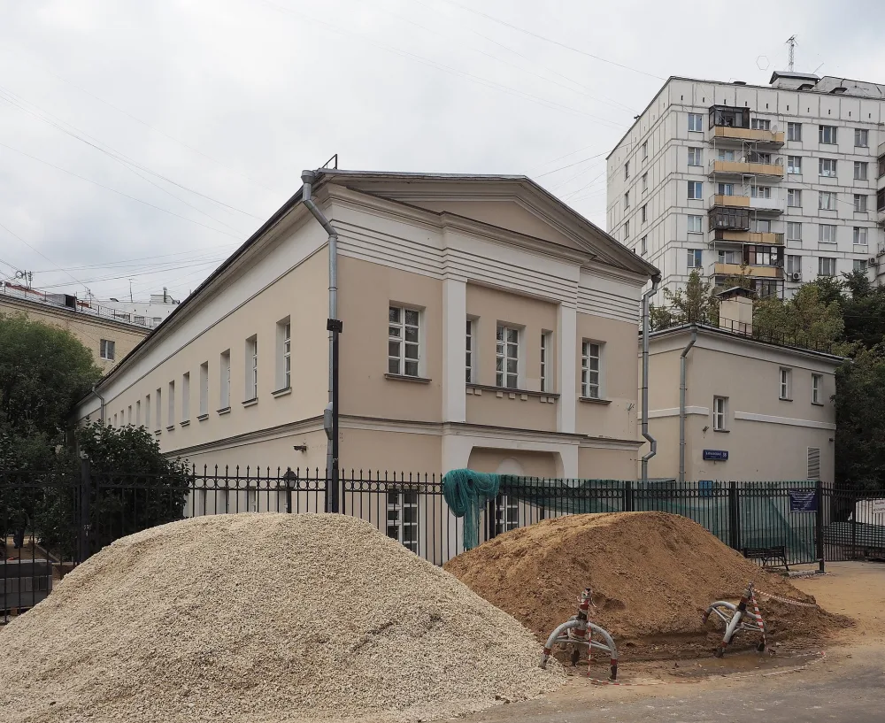 Бауманская улица 36 c2, Флигель западный (во дворе)