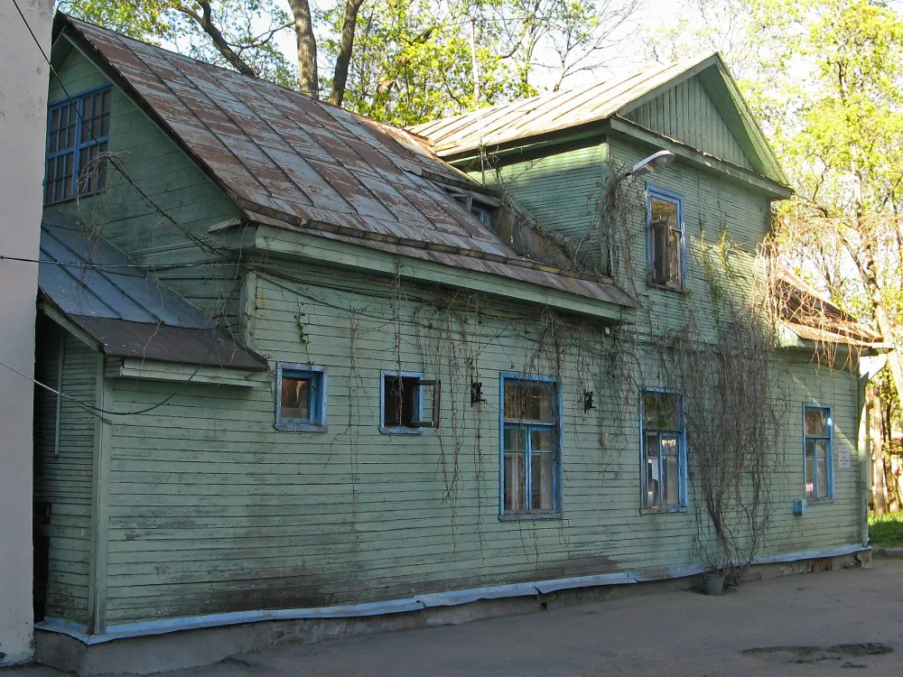Службы (Ломоносов)