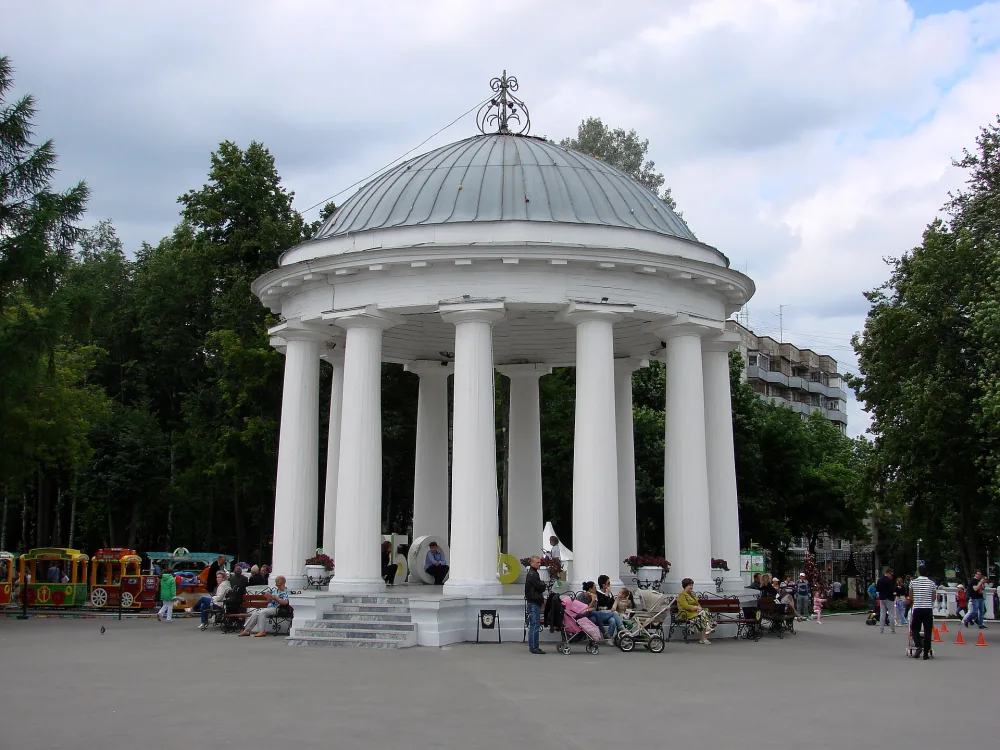 Ротонда в городском саду