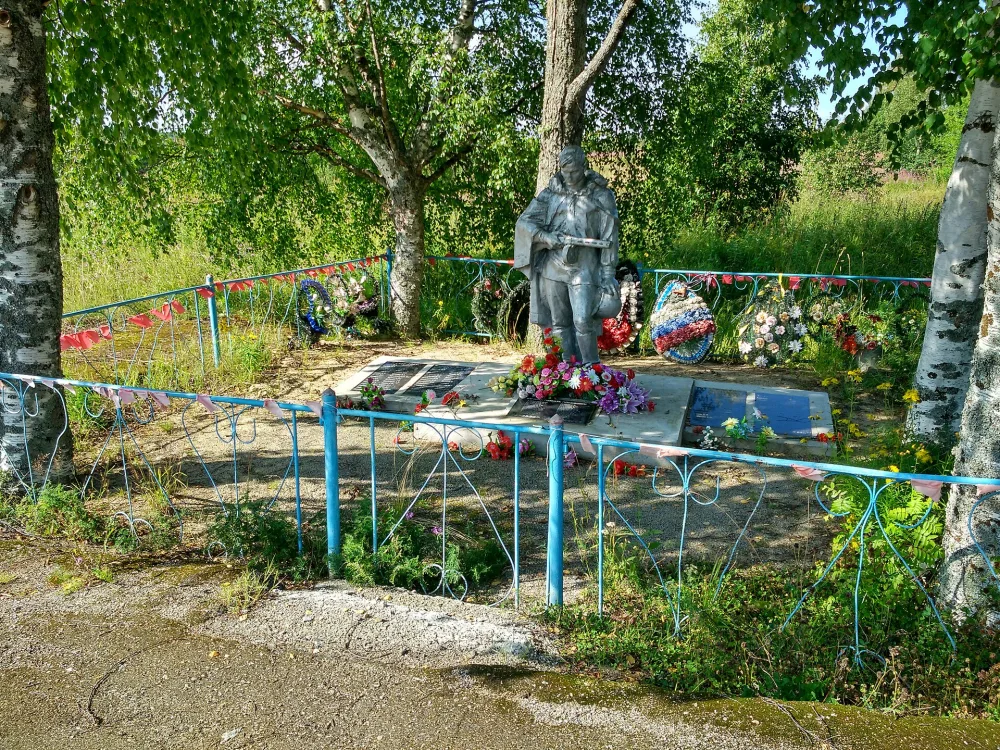 Братская могила воинов, погибших в годы Великой Отечественной войны (Римское)