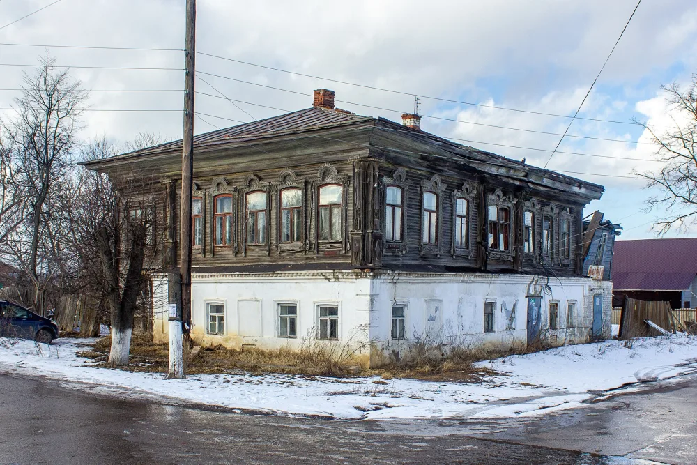 Жилой дом с торговыми помещениями (Горбатов)
