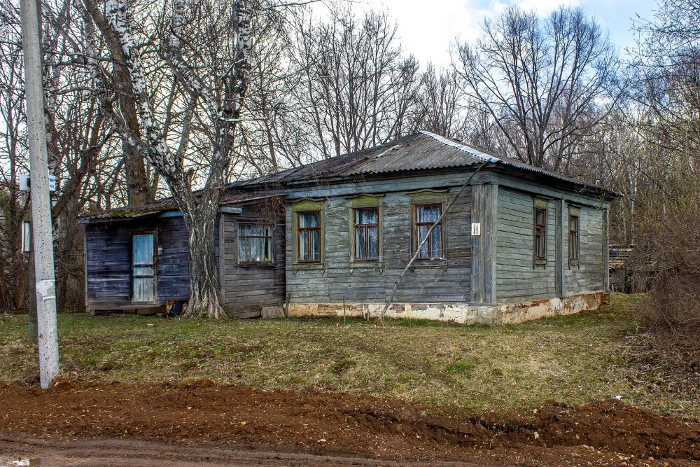 Деревянный рубленный дом (Лазарево)