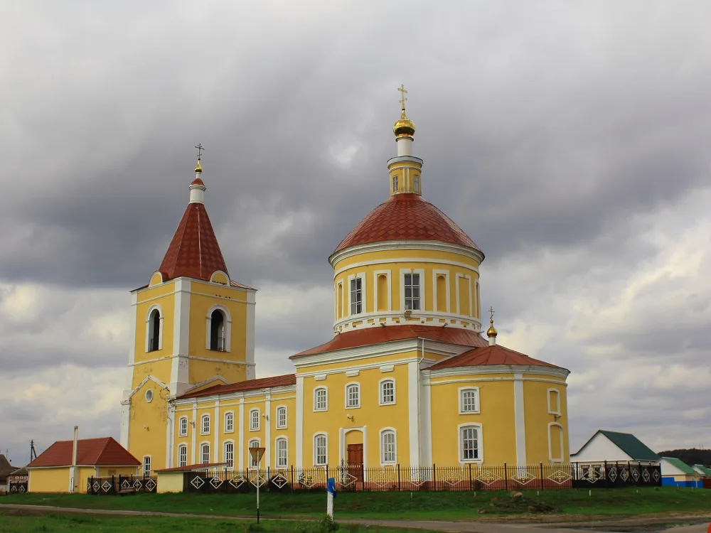 Трехсвятская церковь
