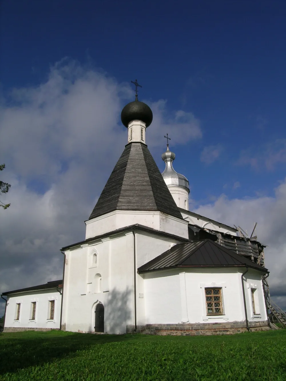 Церковь преподобного Мартиниана, игумена Белозерского, с трапезной