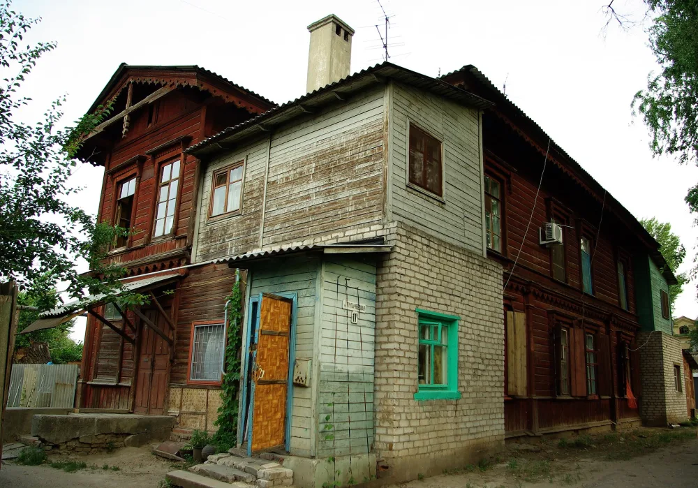 дом жилой с сараем