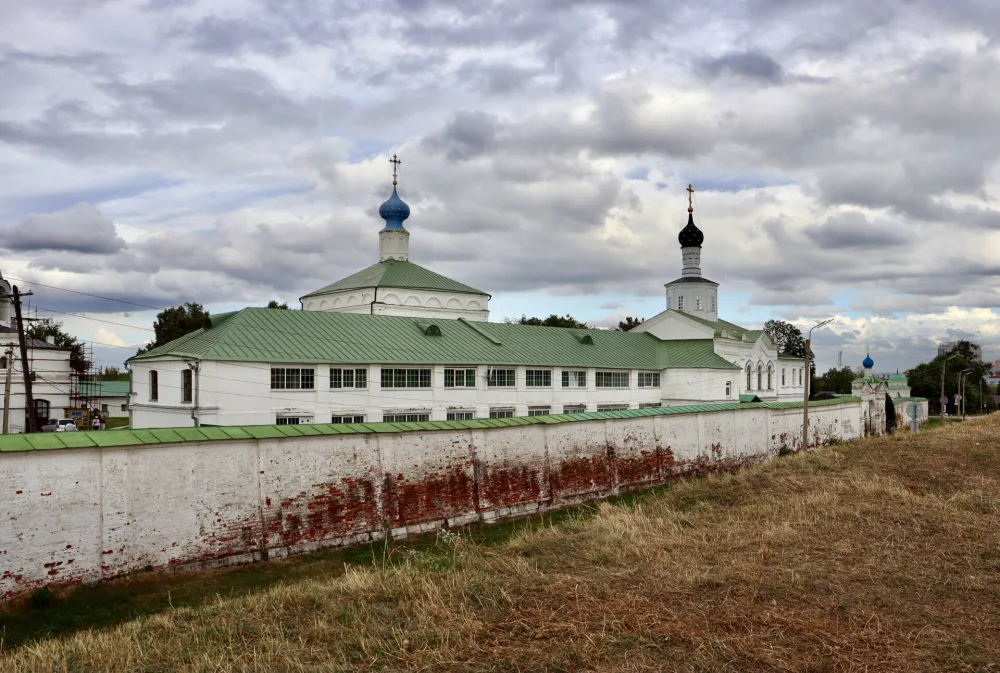 Стена монастыря с башнями (Рязань)