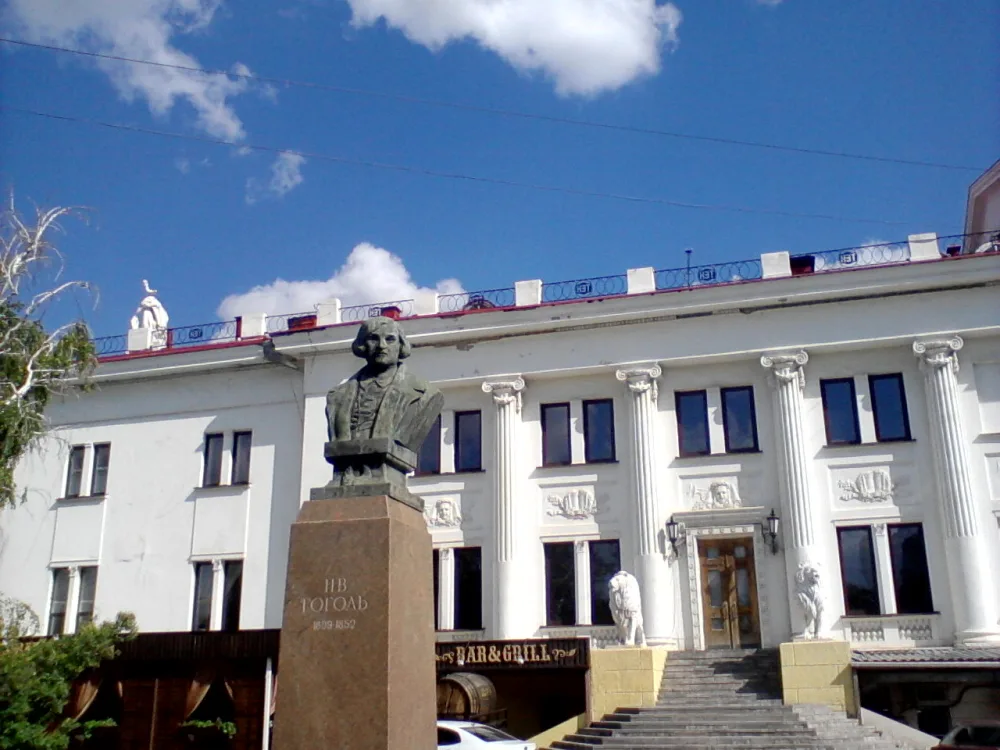 Памятник Гоголю