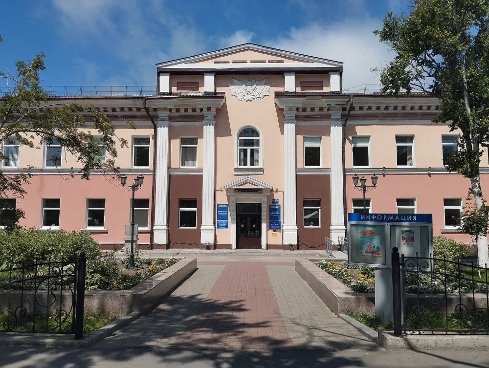 Здание горкома партии