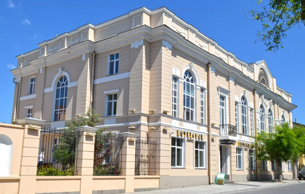 Sankt-Peterburg Hotel (Yevpatoria)