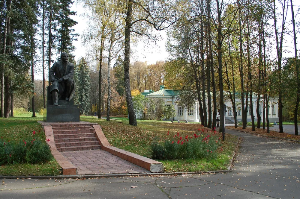 Памятник Ленину в Кремле