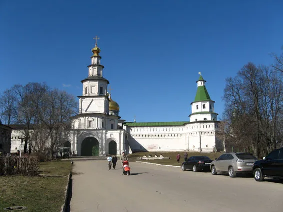 Надвратная церковь Входа Господня в Иерусалим (Истра)