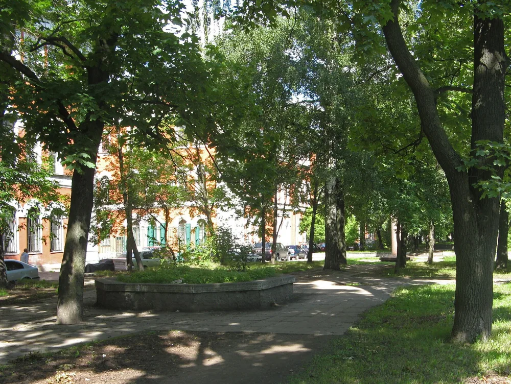 Палисадники у лафетной мастерской (три)