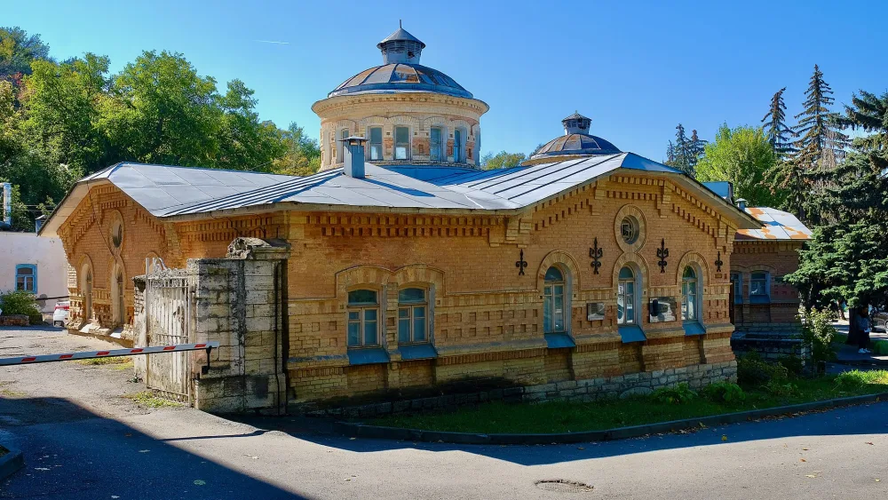 Здание ермоловских ванн