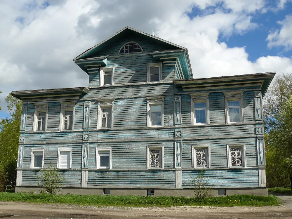 жилой дом на набережной VI Армии, 51