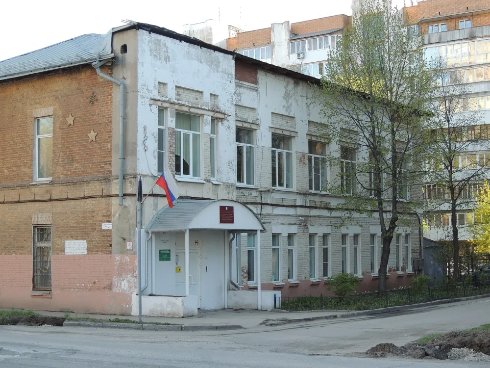 Здание школы в Мещанском посёлке
