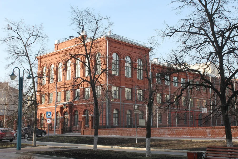 Здание женской гимназии