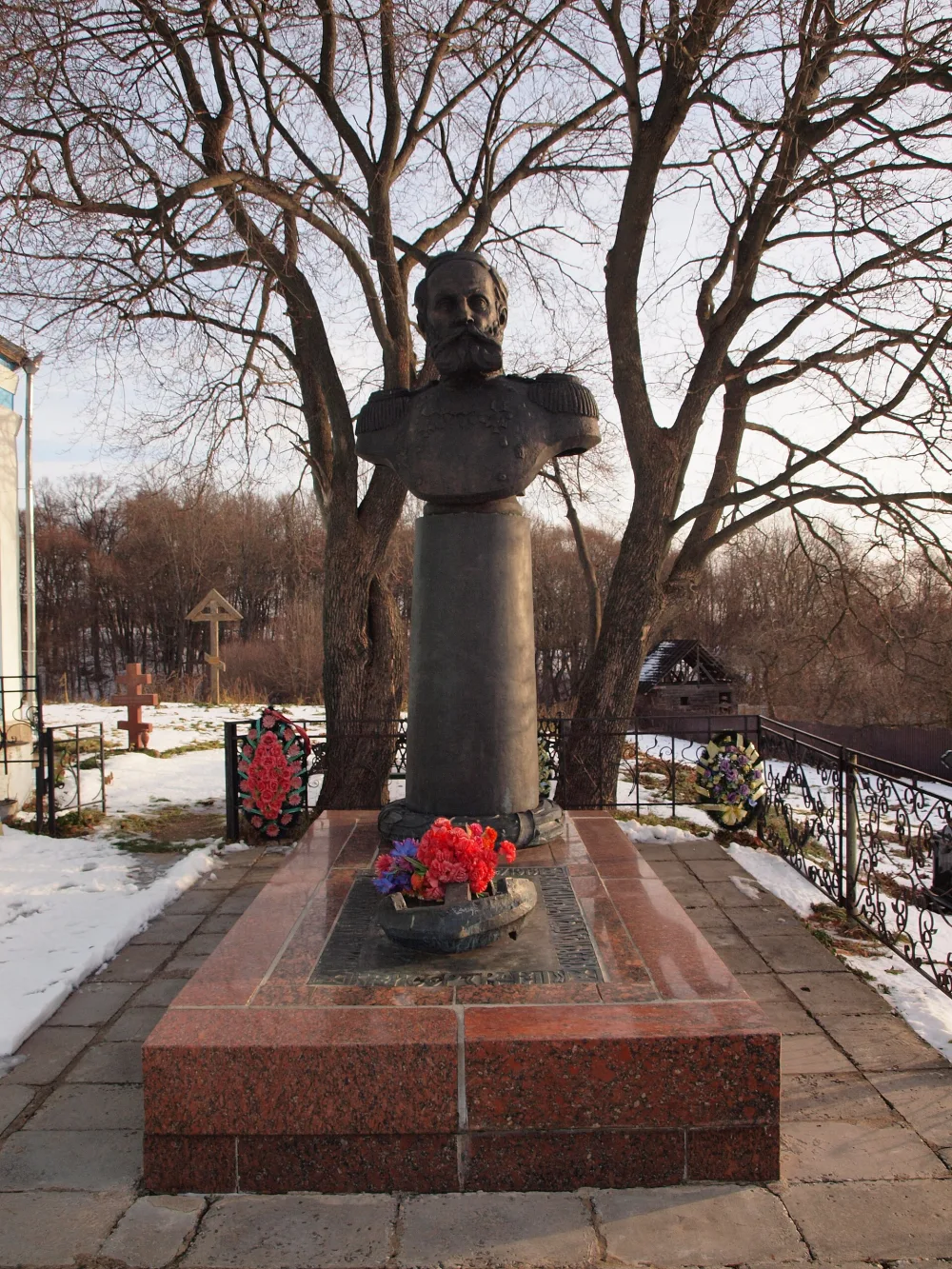 Могила В.Ф. Руднева (1855-1913), командира крейсера «Варяг» (Савино)