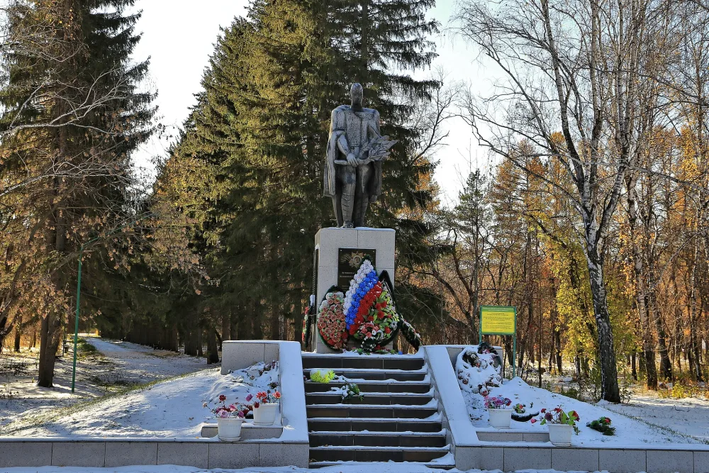 Обелиск воинам-землякам, погибшим в годы Великой Отечественной войны 1941-1945 гг. (Москаленский)