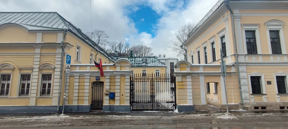 Ограда с пилонами ворот (Басманный)