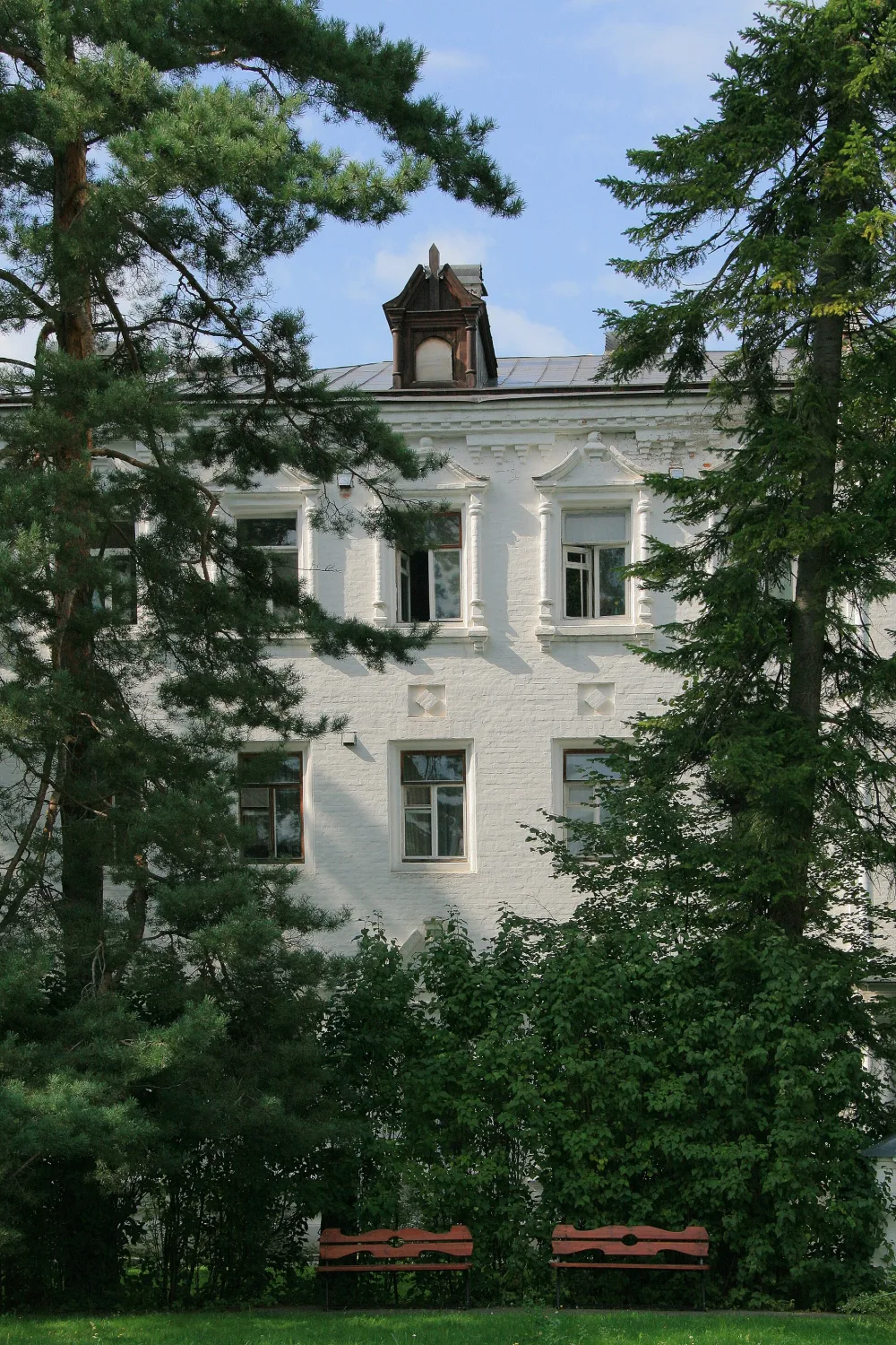 Братский корпус с гостиницей (Теряево)