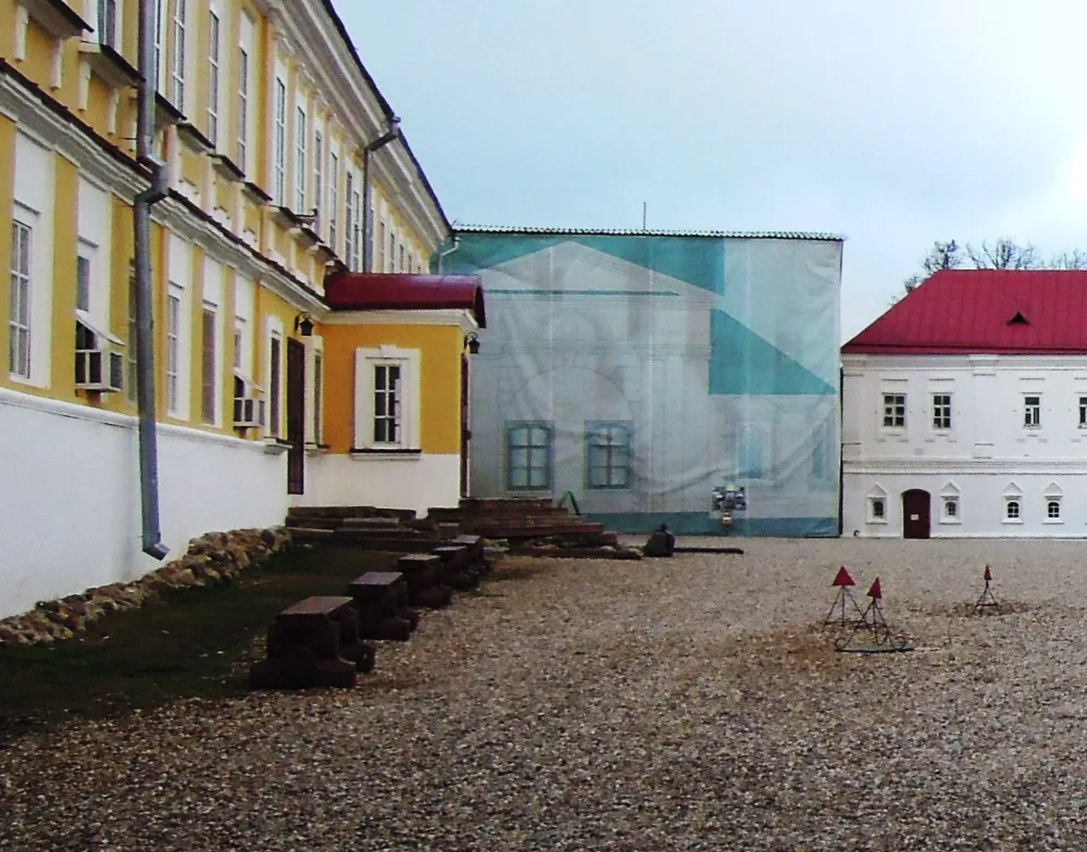 Церковь Всех Святых с больничными палатами (Светлица)