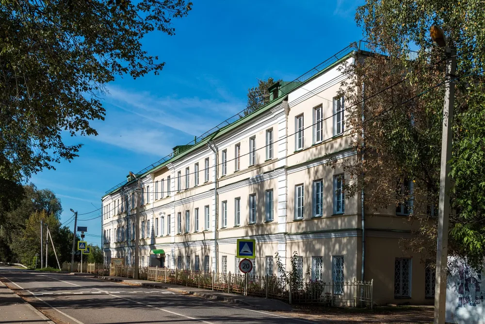 Гостиница (Луговой)