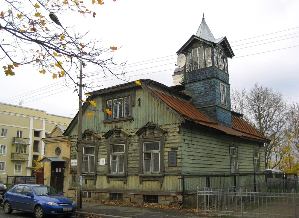 Дом Мельникова с территорией (Ломоносов)