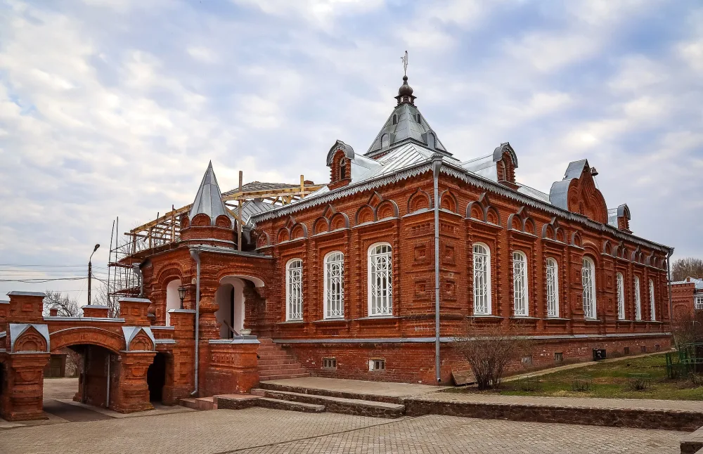 Здание трапезной с переходм в казанский собор (Шамордино)